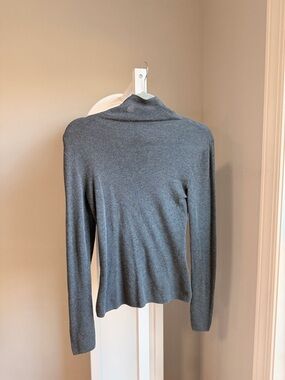 H&M Gray Lightweight Turtleneck